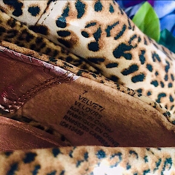Express Velvet/Velour Leopard Peep Toe Wedges (7) - Picture 9 of 12